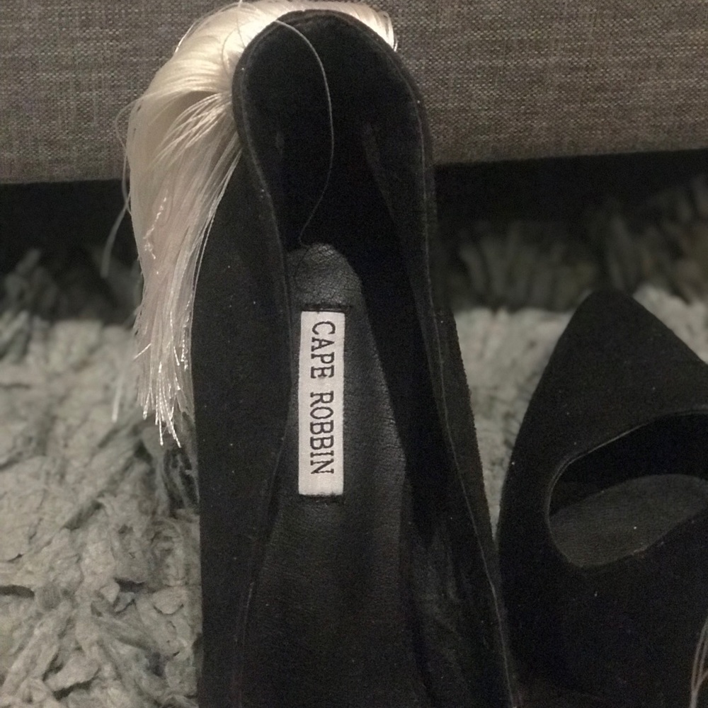 Shoes - Picture 3 of 4